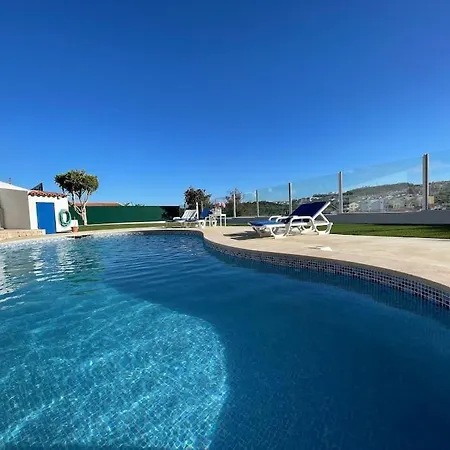 Casa Da Encosta Na *
